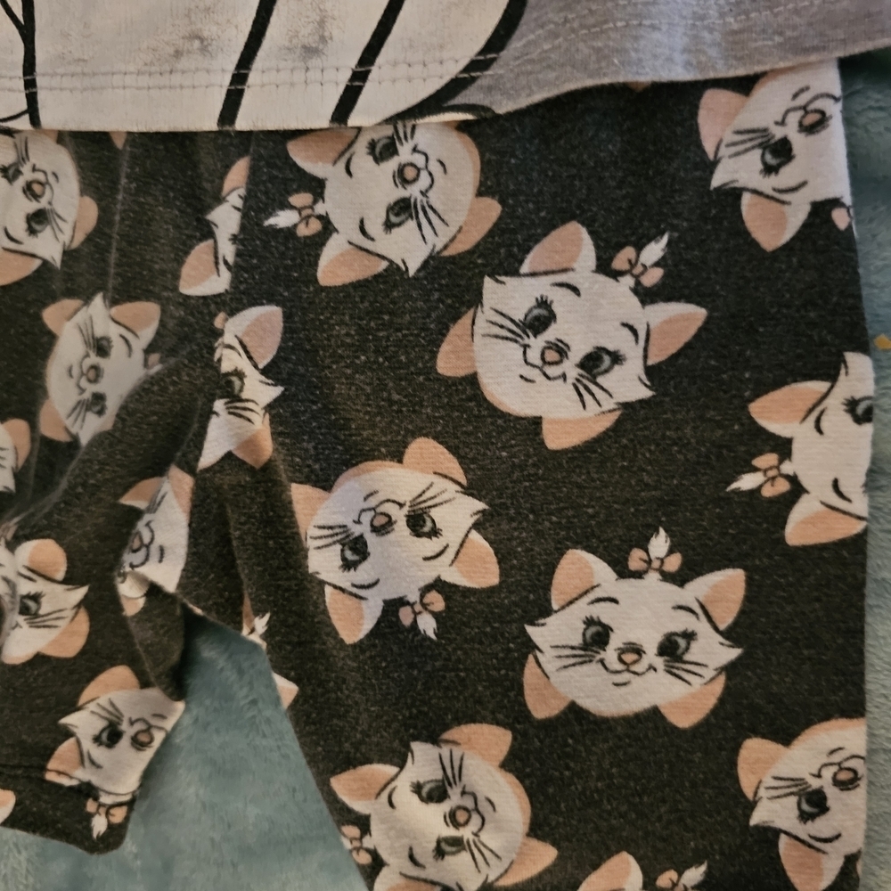 Disney Gray and Black Cat Print Kids Pajama Set - Picture 4 of 8